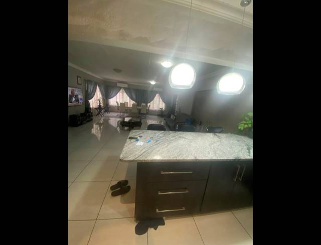 6 BEDROOM HOUSE FOR SALE IN DENNESIG